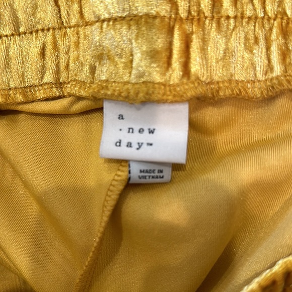 A New Day Womens Gold Wide Leg Party Pants Size Medium - Picture 3 of 5